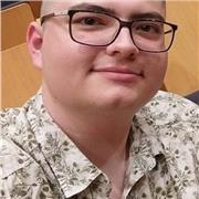 Universitario con cierta experiencia en traducción y a enseñar a jovenes con dificultades en ambas materias.